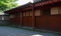 九游娱乐策略经营游戏专区，俯视视角城市建设画面，策略感十足